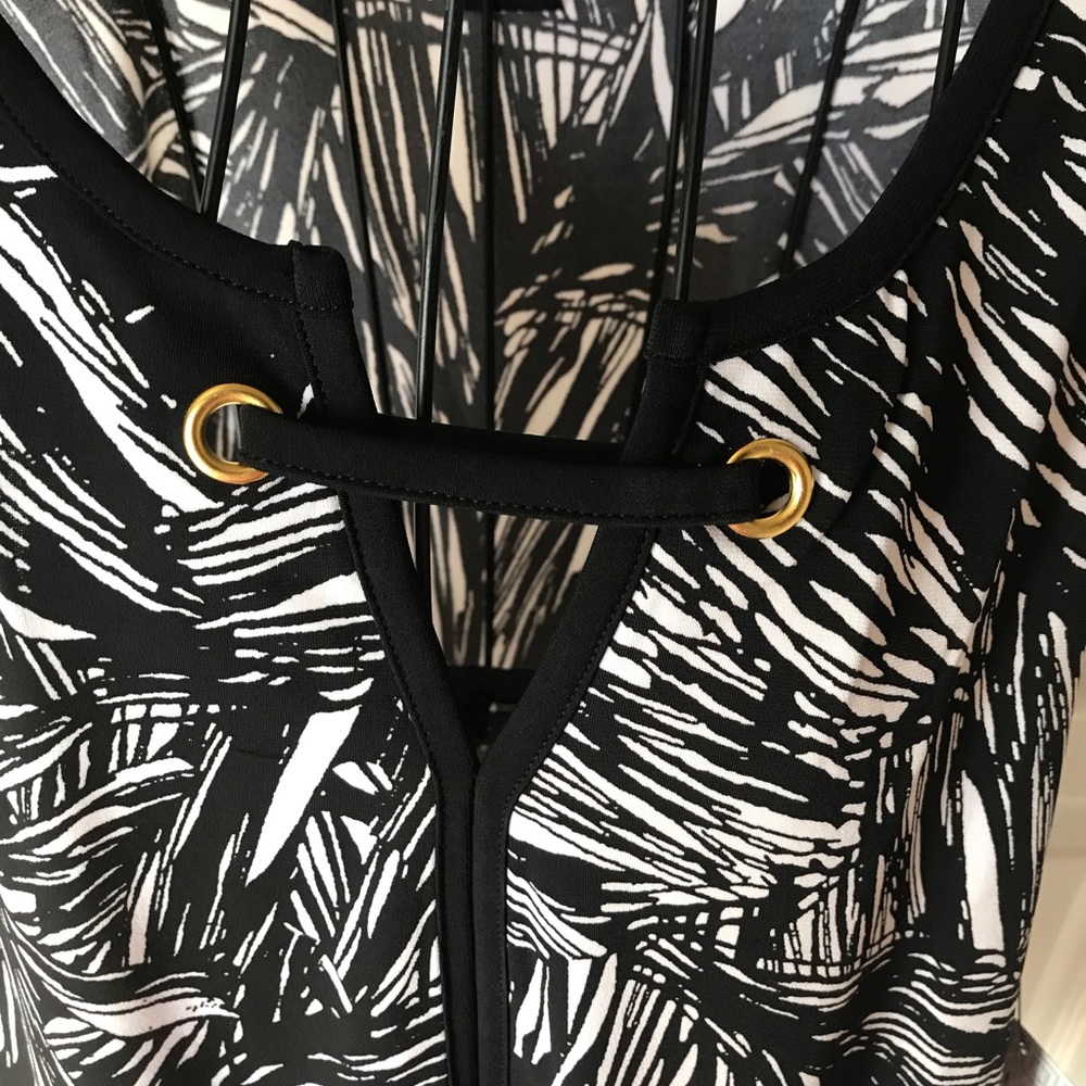 Liz Claiborne grommet sleeveless top - Picture 4 of 6